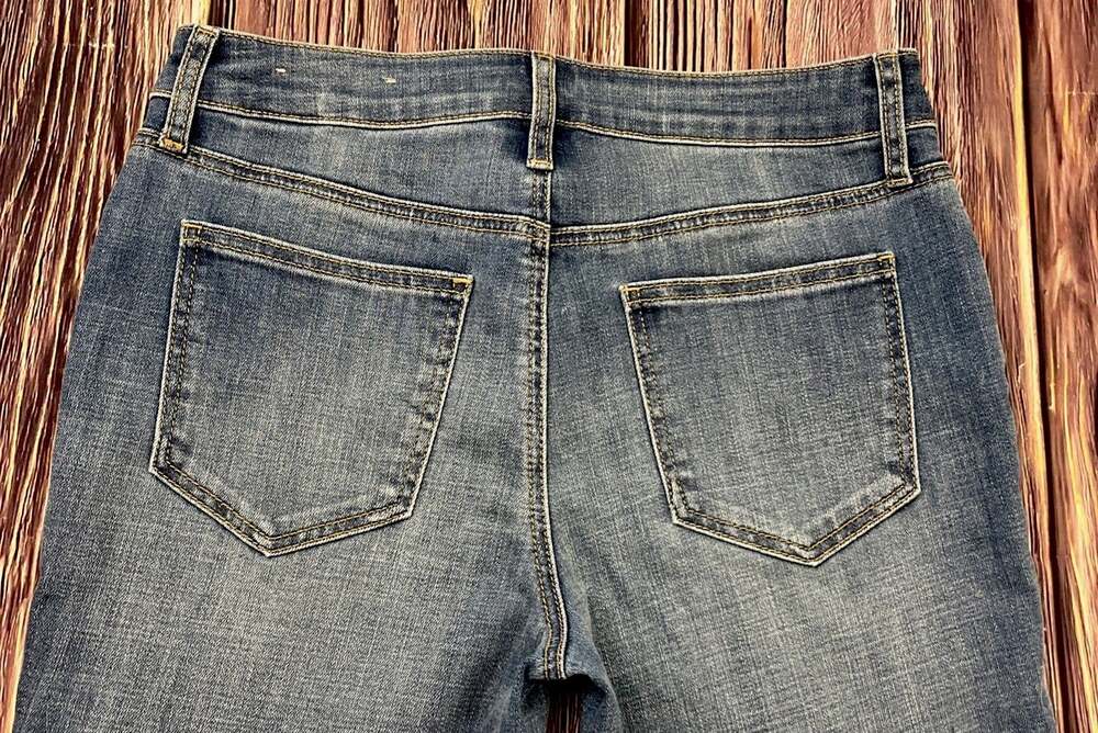 Chicos So Slimming Girlfriend Slim Leg Ankle Embroidered Jeans Womens 00 (US 1)